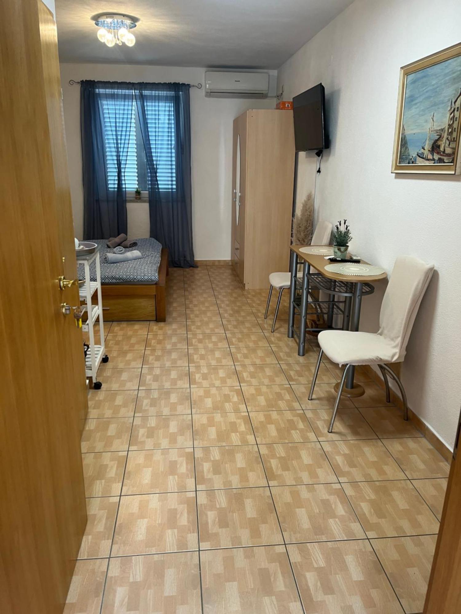 Apartments Marija Malinska Ngoại thất bức ảnh