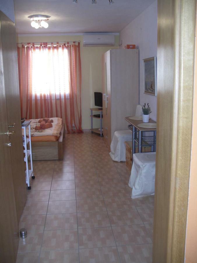 Apartments Marija Malinska Ngoại thất bức ảnh